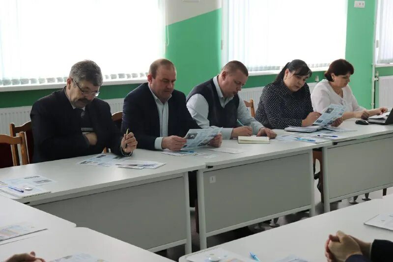 Подслушано вурнары. Мфц вурнары. Подслушано вурнары вурнарский. Вурнары победа магазин открылась. Вурнары рабочие по уборке территории.