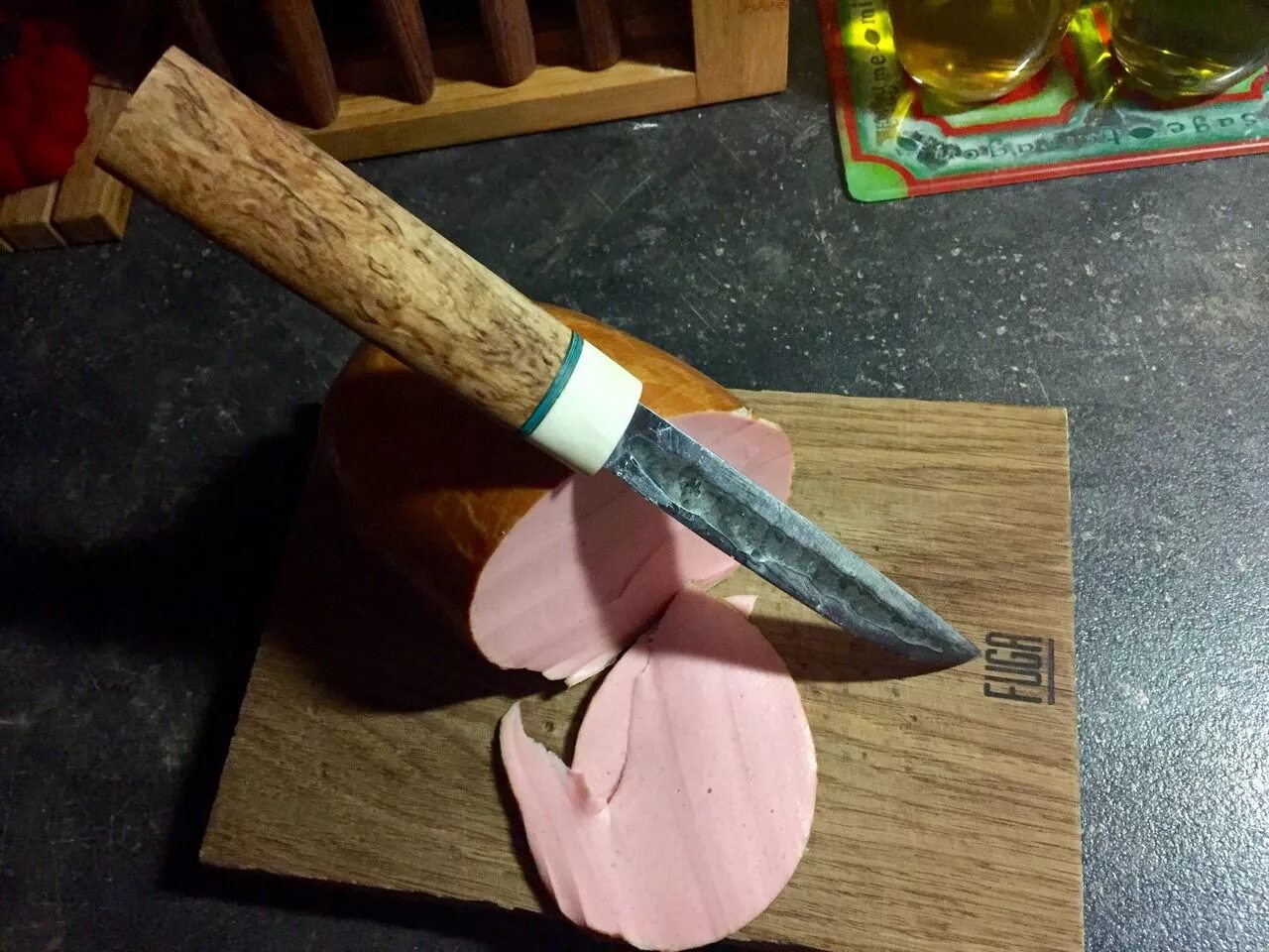 Якутский нож для резки мяса. Нож "Якут". Якутский нож режет. Шаманский нож Якут.
