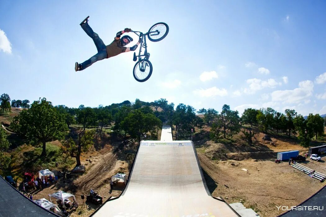 Сделай крутой трюк. Bmx park bike. бмх трюки. бмх трюки парк. велик для трюков.