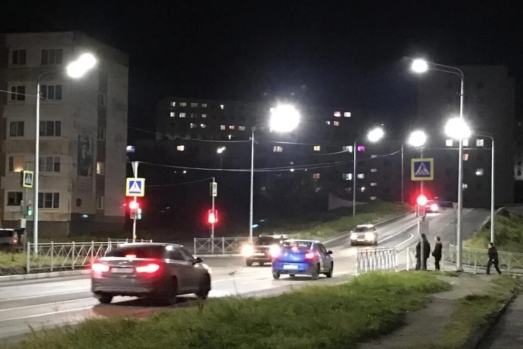 Магазин светофор г сердобск. Северный светофор. Мурманск ул позднякова 1. Светофор в североуральске адрес. Североуральск клубная 16 светофор.