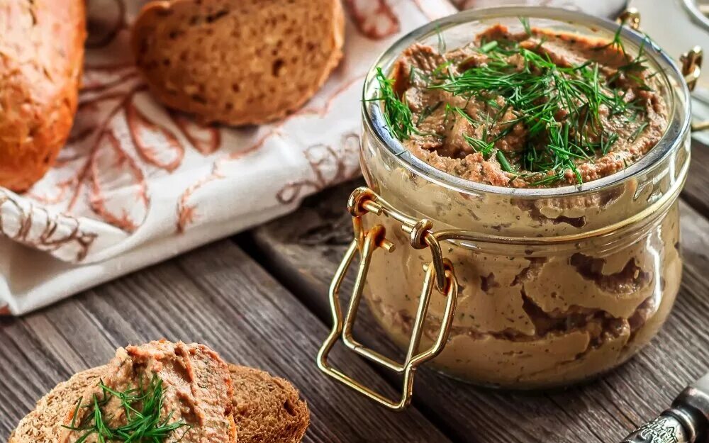 Как вкусно приготовить паштет из куриной печени. Печёночный паштет из куриной печени. куриный паштет из печени. рийет франция. домашний куриный паштет из печени.