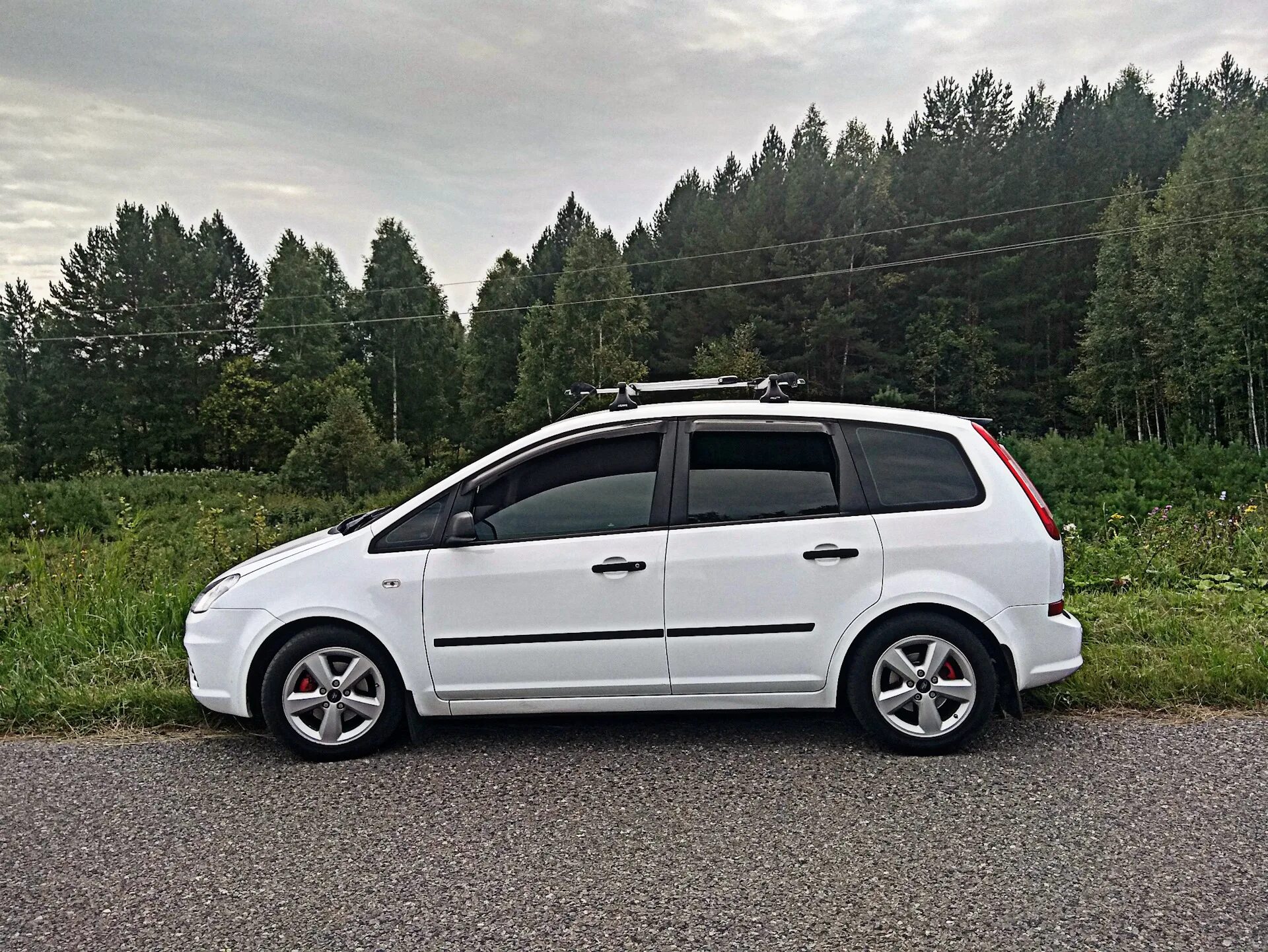 1c max. Ford c-max две полоски. диски на форд c max белые на белой машине.