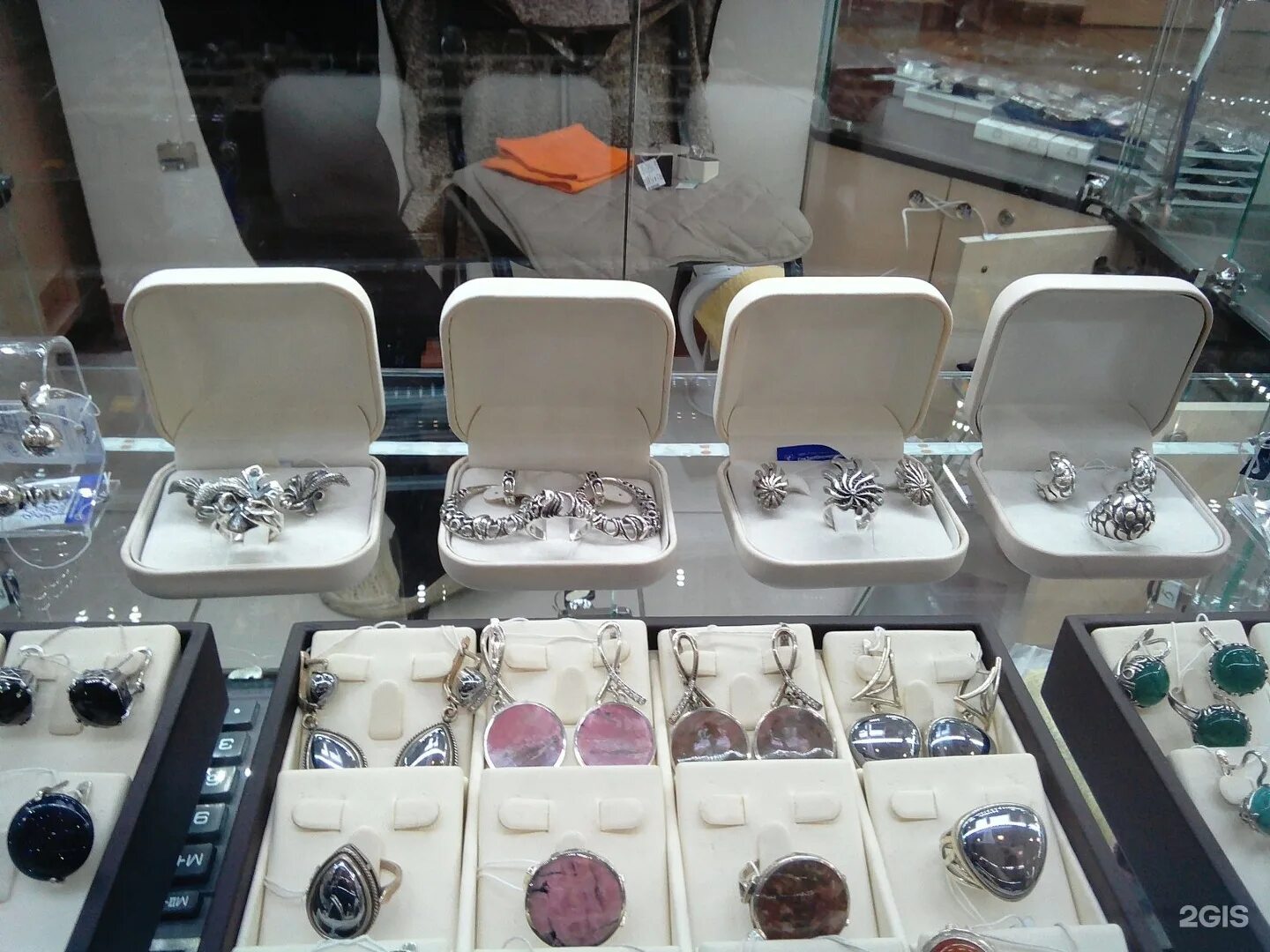 Ювелирные магазины спб. Магазин серебра на чернышевской. Стильное серебро санкт-петербург. Магазин серебро в спб. Стильное серебро санкт-петербург.