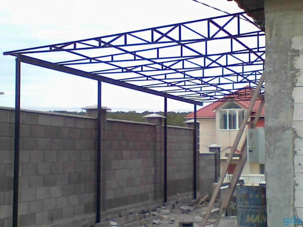 Односкатный навес 8500*6500. Навес из профильной трубы. Односкатный навес 8500*6500. Сварка навеса. Металлоконструкции навесы фермы из профильной трубы.