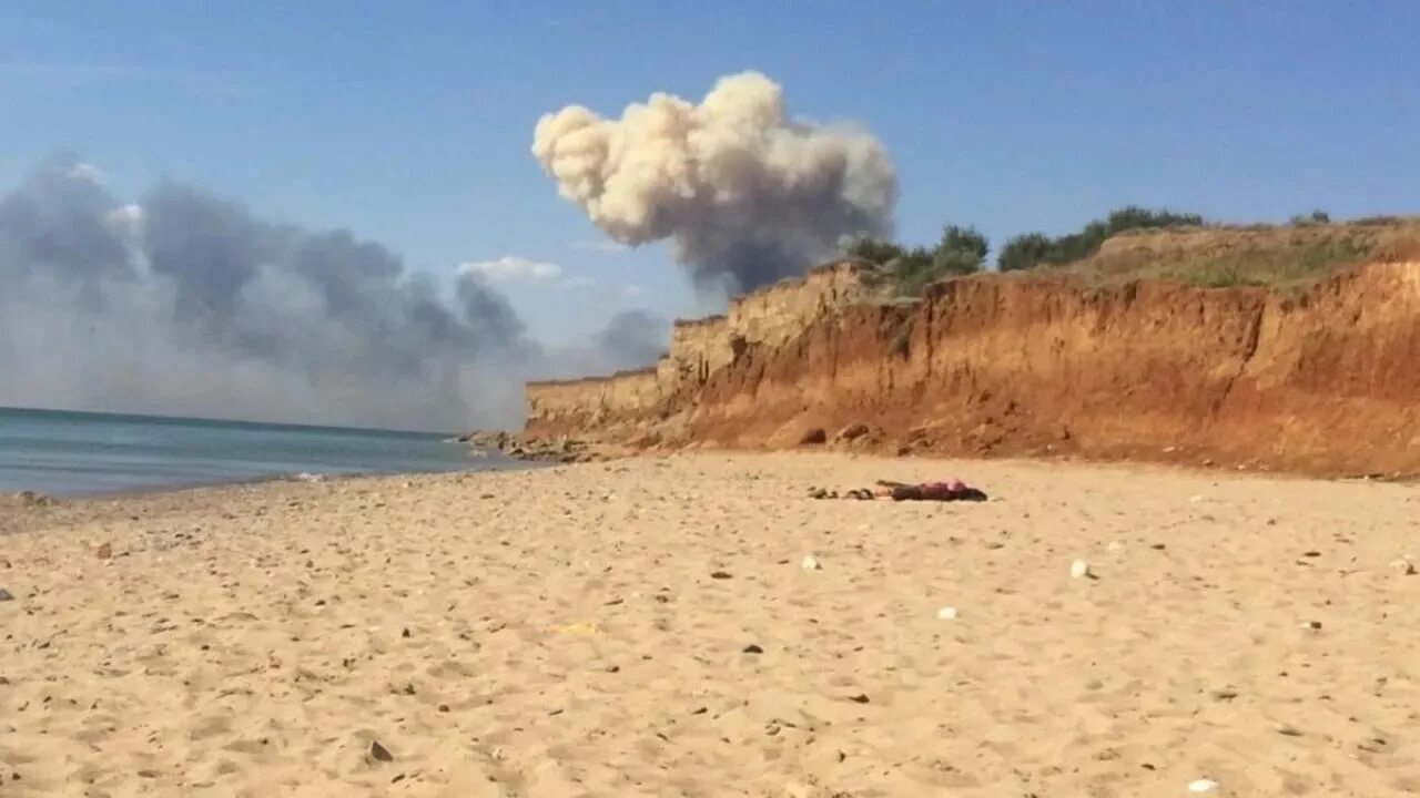 Взрывы в Крыму. Черноморском Крым атака. Красногвардейское Крым взрыв. Феодосия атаковали