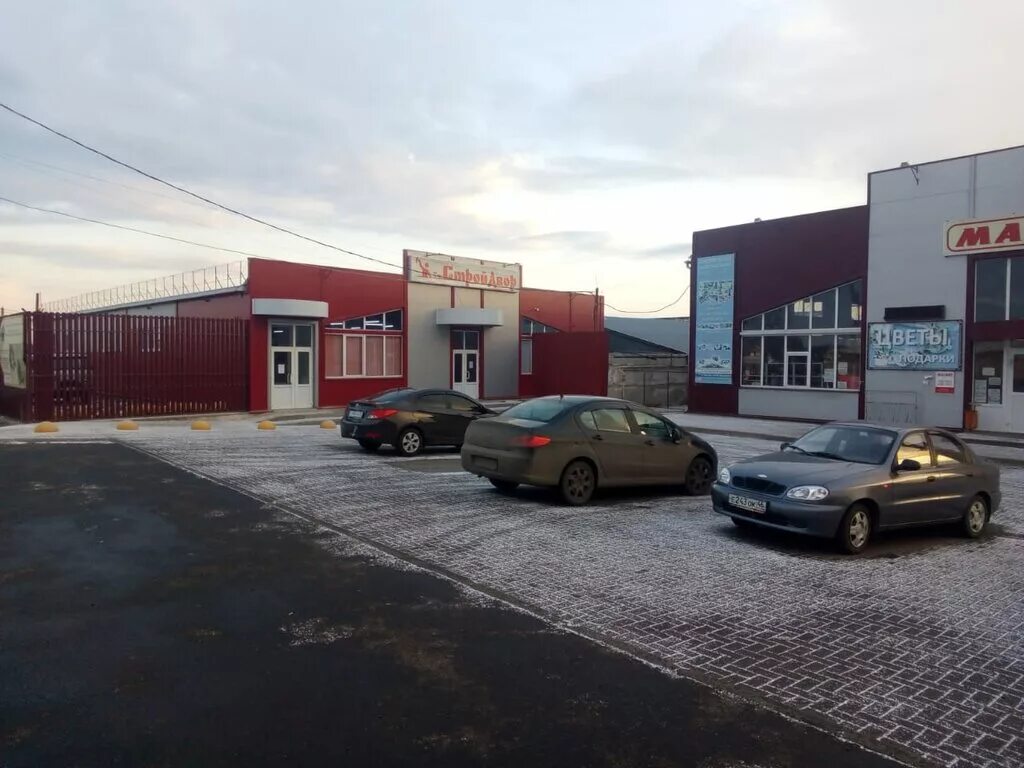 Строительный магазин в коломне. Октябрьская 2 миасс. Петрович строительные материалы спб. Магазин стройматериалов. Город октябрьский стройландия.
