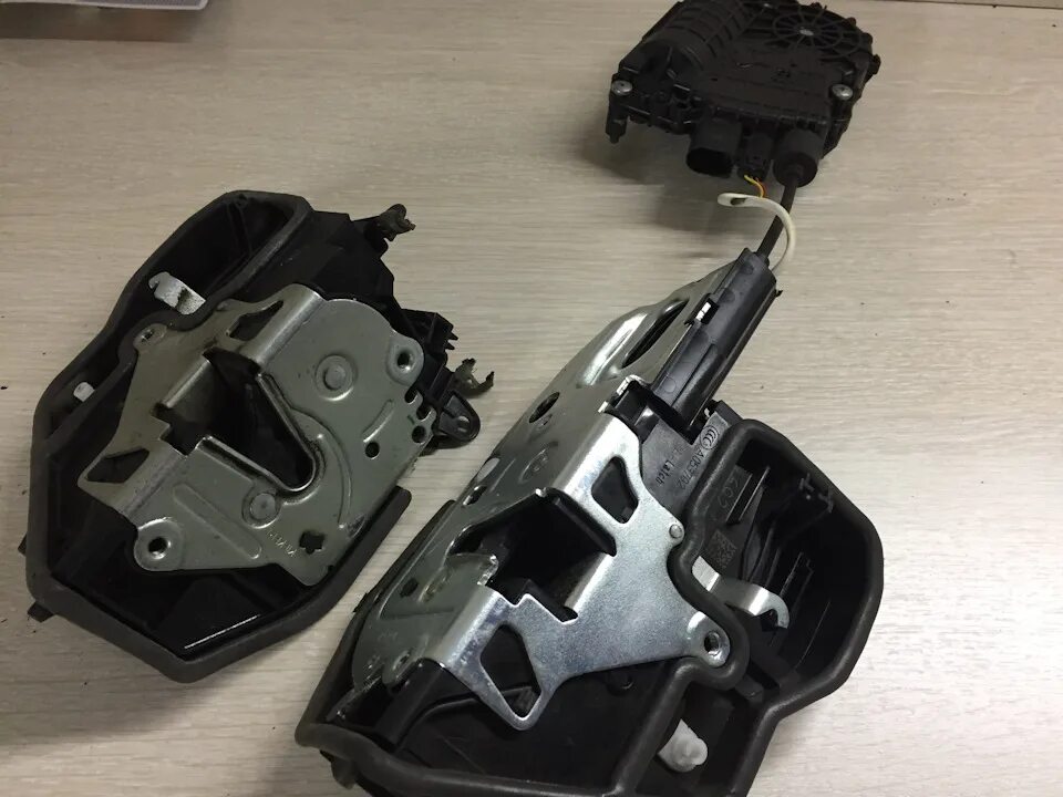 Доводчик е70. Доводчики дверей е63 бмв. доводчик двери bmw f10. bmw x5 e70 доводчики дверей. доводчики дверей nexia 2.