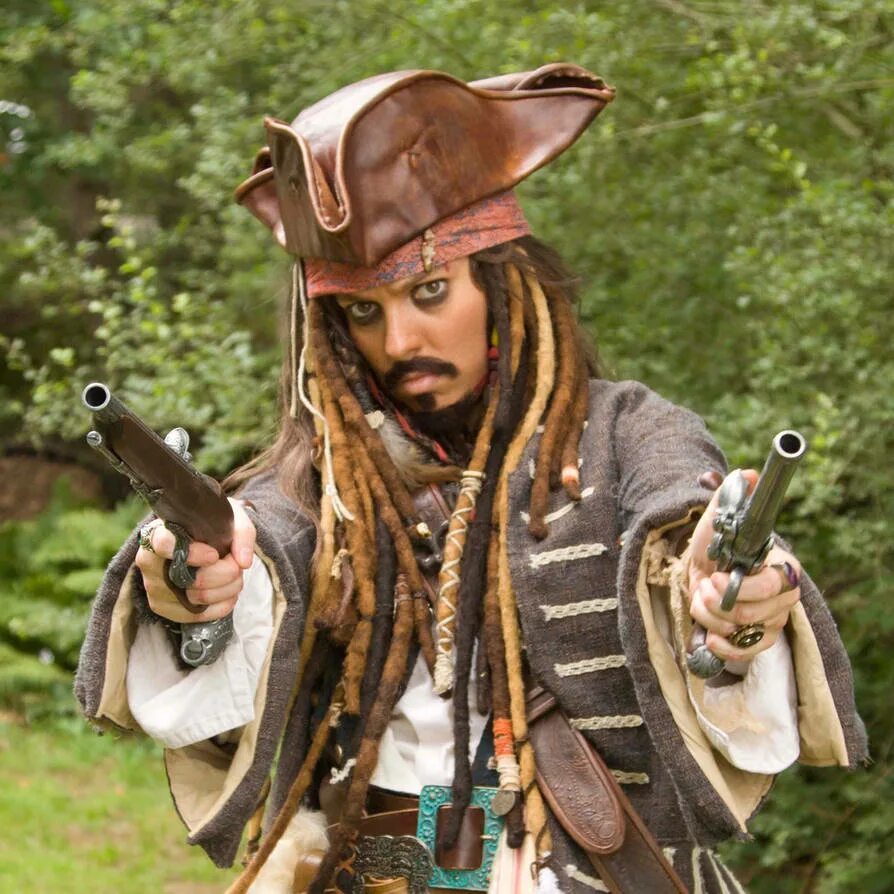 Черная борода фильм 2005. Кто озвучивал пиратов карибского моря. Актер джонни депп джек воробей. Кто озвучивал пиратов карибского моря. Джек депп.