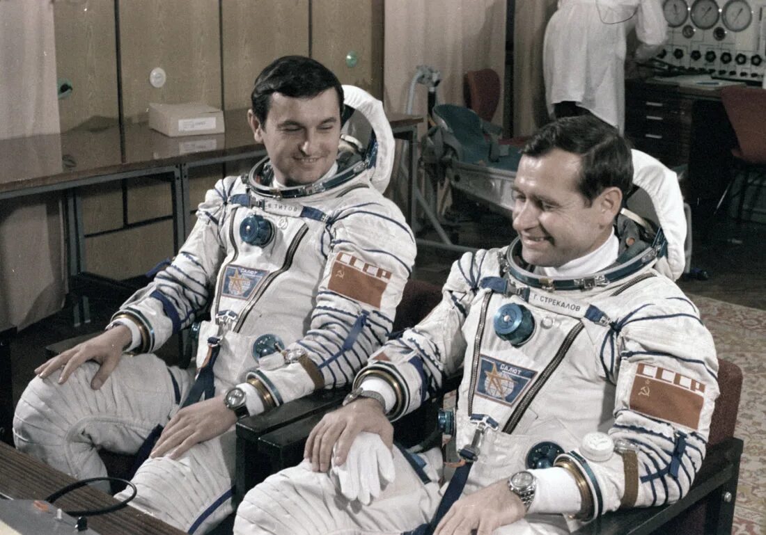 анатолий соловьев космонавт. романенко юрий викторович космонавт фото. портреты космонавтов для детей. космонавт сергей рыжиков. первые космонавты россии.