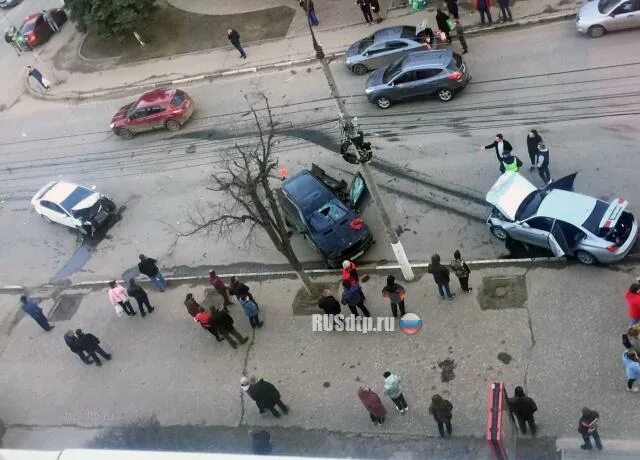 Дтп в александрове. Авария александр брагин миасс. Авария в александрове в двориках 13 марта 23 года. Дтп в александрове. Авария в александрове около дара.