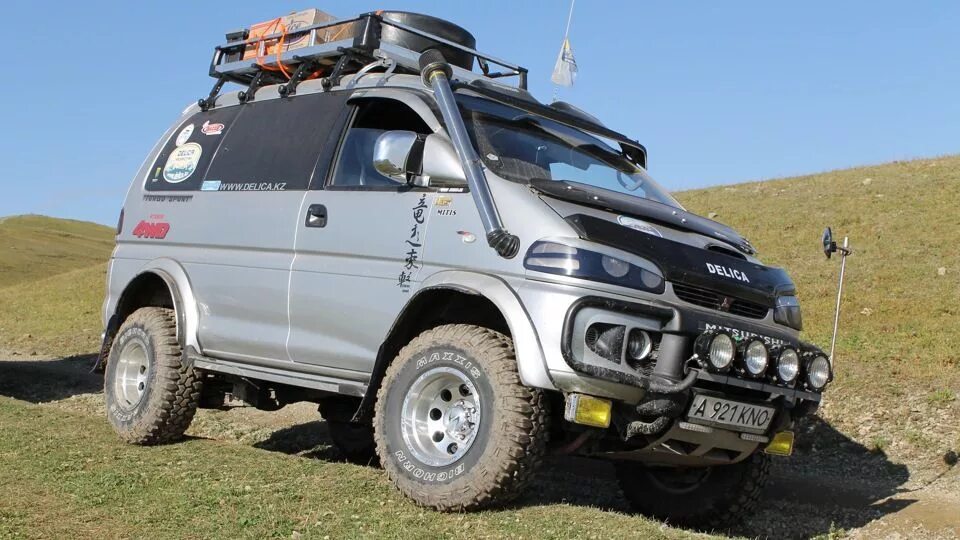 Mitsubishi delica 2023. Mitsubishi delica 4wd. Mitsubishi delica 4x4. Митсубиси делика 4х4 офф роуд. Делика переделки.