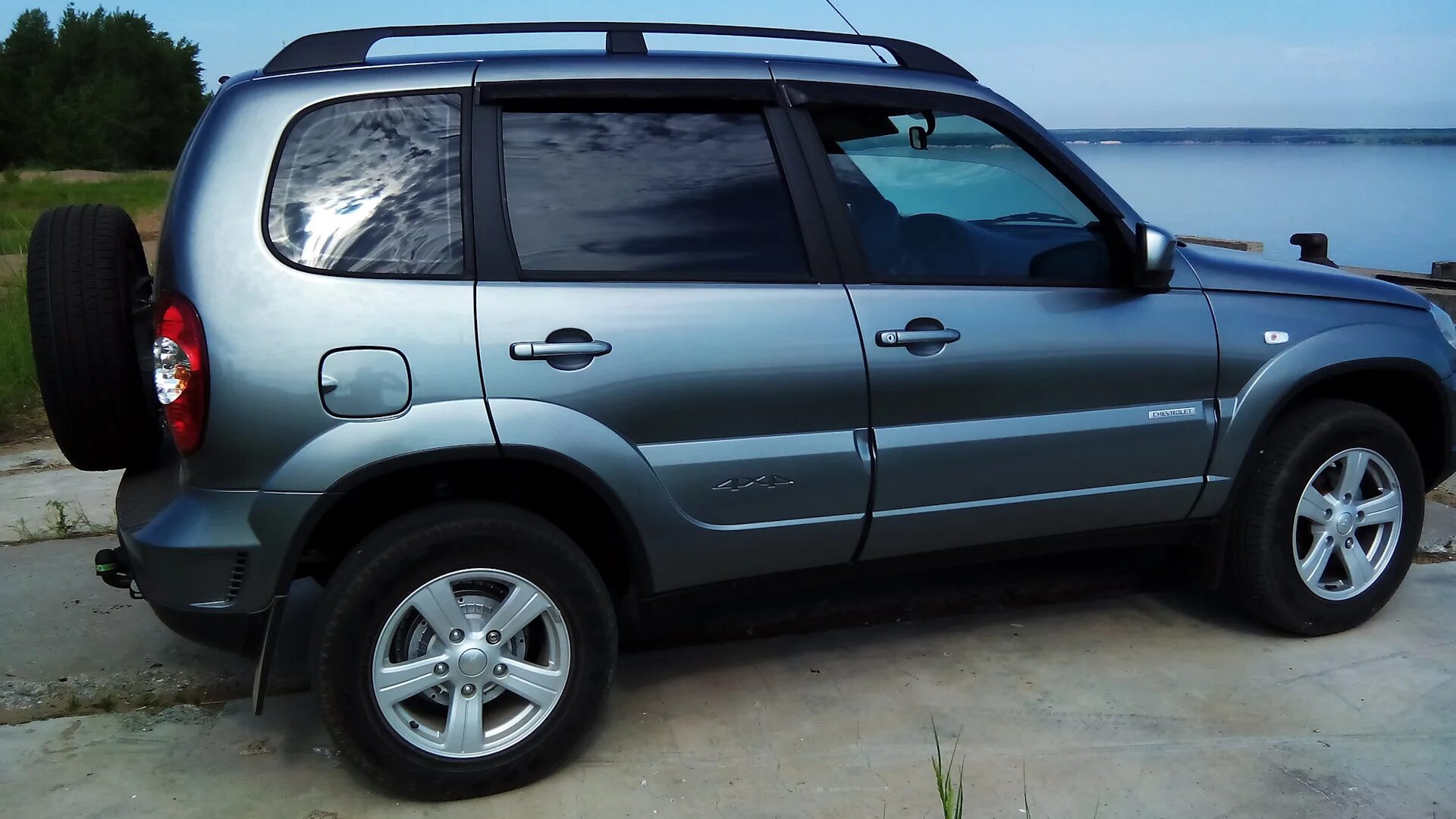 Chevrolet niva 2014 года. Шевроле нива 2005 кварц. Нива шевроле 2007 металлик. Шевроле нива серо коричневый металлик 2014 года. Шевроле нива бронза металлик 151.