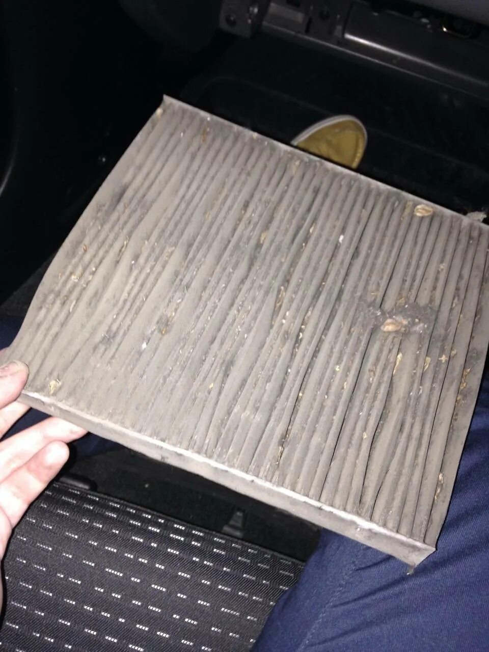 Салонный фильтр ниссан альмера классик 2008 года. Фильтр салонный ниссан альмера классик 2008. Отсек фильтр салонный ниссан альмера тино 2002. Замена салонного фильтра альмера классик. Фильтр салона ниссан альмера g15 где находится.