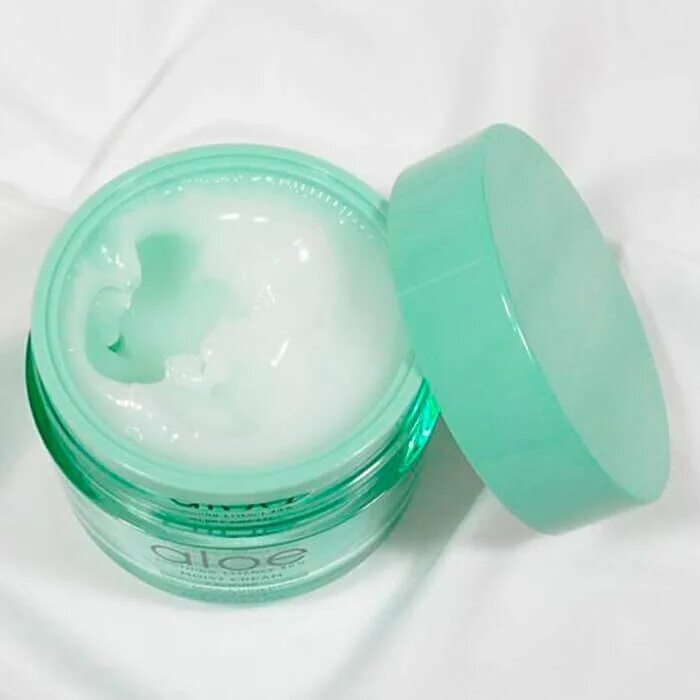 Aloe soothing cream. Aloe Soothing Essence 80% moist Cream. Увлажняющий крем для лица Aloe Soothing Essence 80% Moisturizing Cream. Holika Holika Aloe Soothing Essence 80% moist Cream увлажняющий крем для лица.