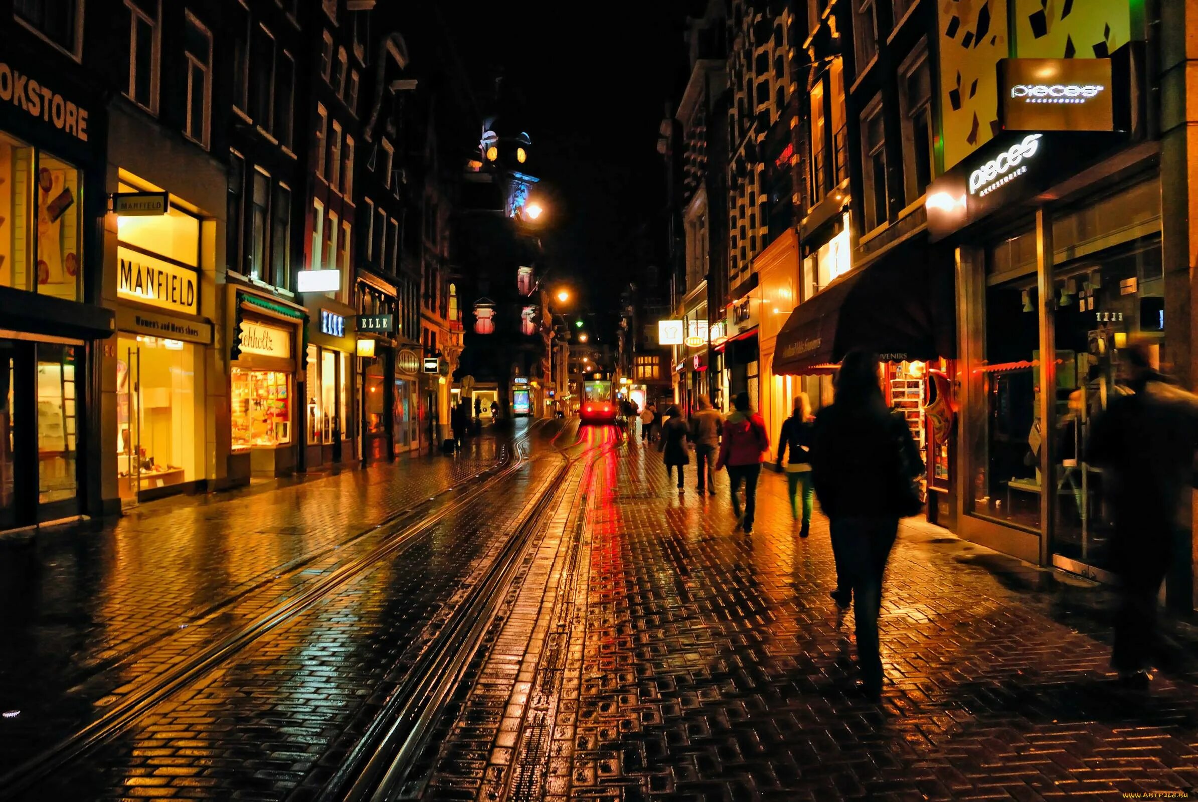 Дождь в большом городе. Ночная улица. Ночной город улица. Городская улица ночью. Вечерние улицы города.