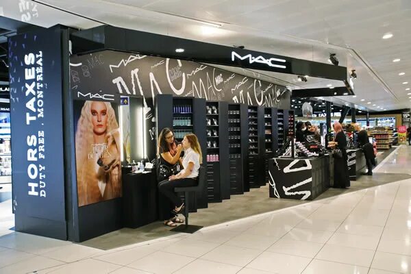 Make it store. Mac магазин. Мак магазин косметики. Корнер Mac в магазине косметики. Магазины косметики в Америке.