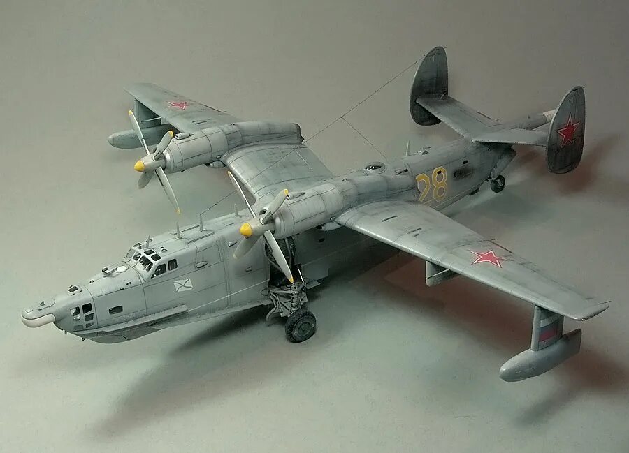 Ту 2 1 72. Модель самолет звенджер ИЗИ модел 1/72. Стендовые модели самолетов. Модели военных самолетов. Пластмассовые модели.