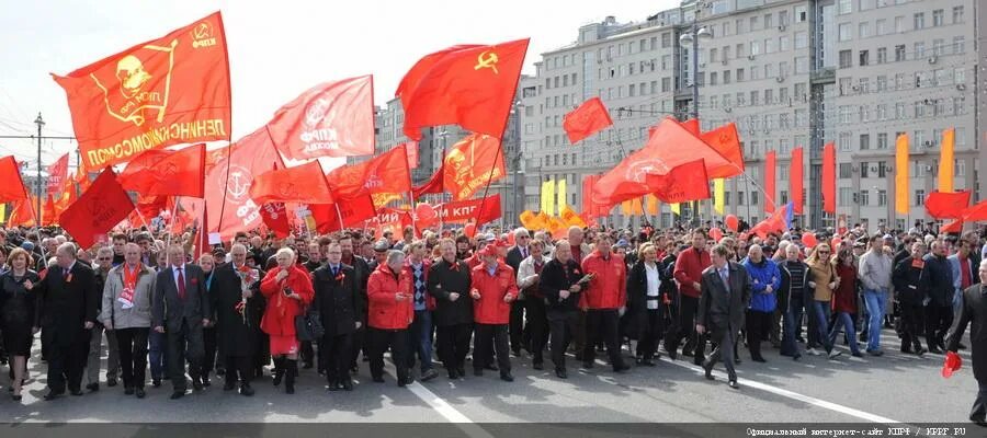 Флаг коммунистической партии британии. Первая компартия. Коммунистическая партия в сша 20 век. Флаг 1 мая фото. Коммунистическая партия словакии 1948.