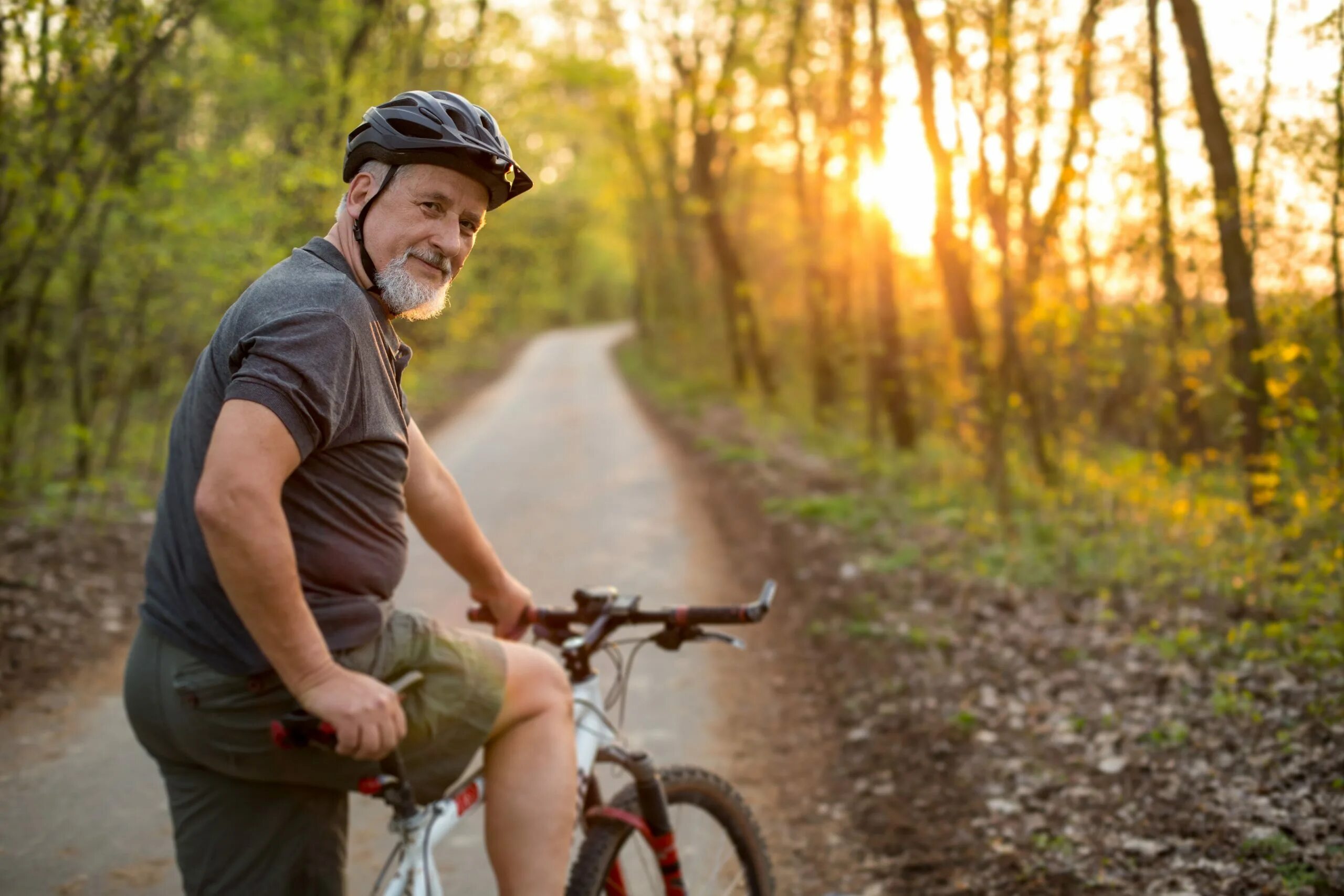 He rode a bike yesterday. Мужчина на велосипеде. Парень на Велике. Дед на велосипеде. Велосипеды c человеком.