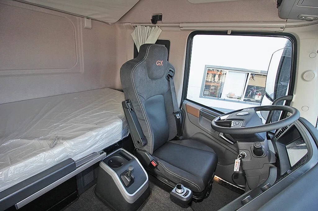 Dongfeng gx 4x2. Донг фенг тягач 2025. dongfeng тягач 4x2. седельный тягач dongfeng dfh4180 4x2. dongfeng gx dfh4180 4x2.