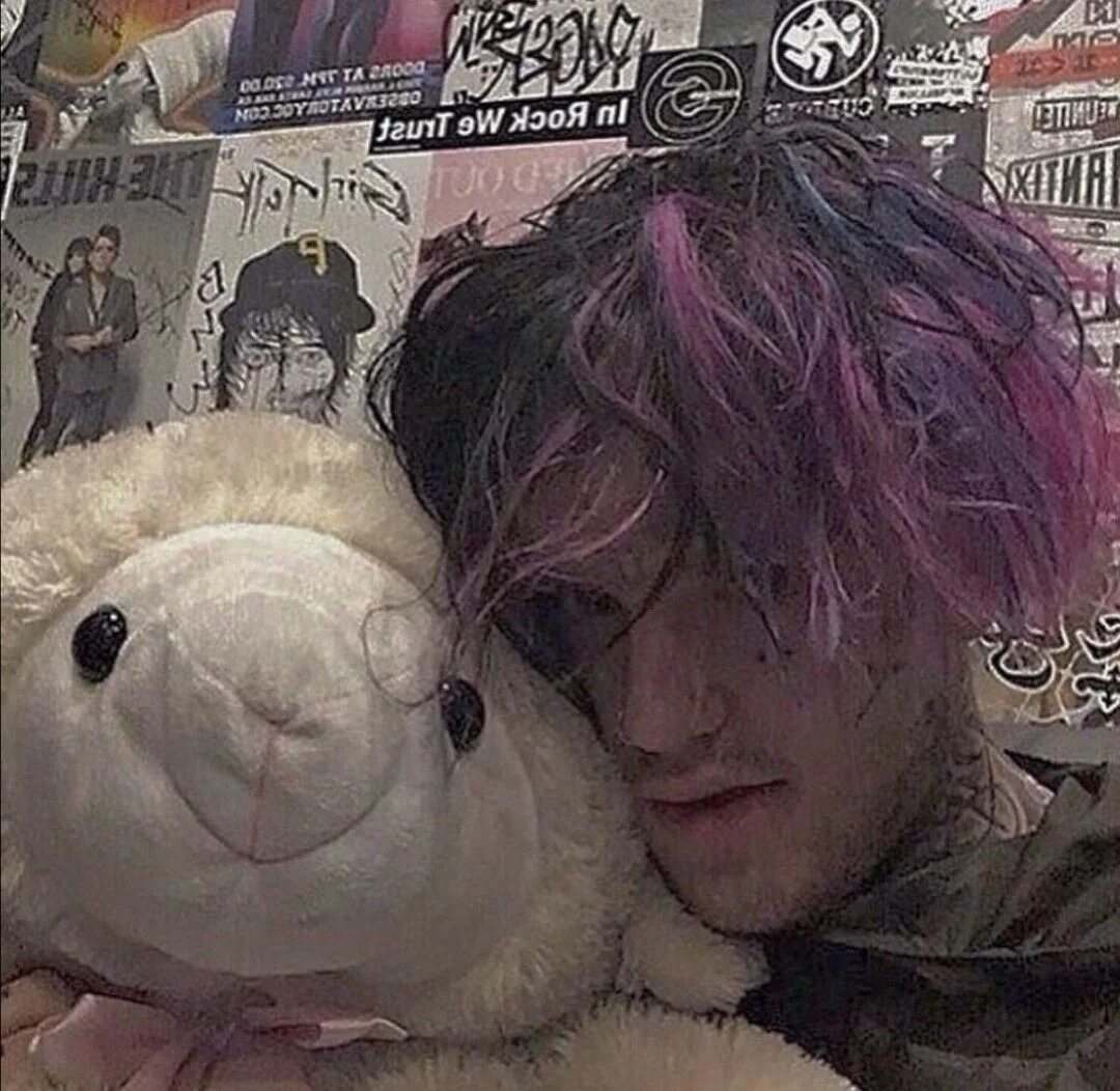 Lil peep ghost boy. Лил пип с игрушками. lil peep с игрушкой. лил пип с мишкой. lil peep haunt u.