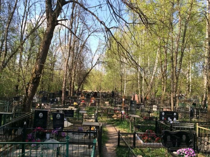 Повоенное кладбище подольск сво. Подольское кладбище. Кладбище красная горка подольск. Подольское кладбище подольск лемешово. Некрополь в подольске.