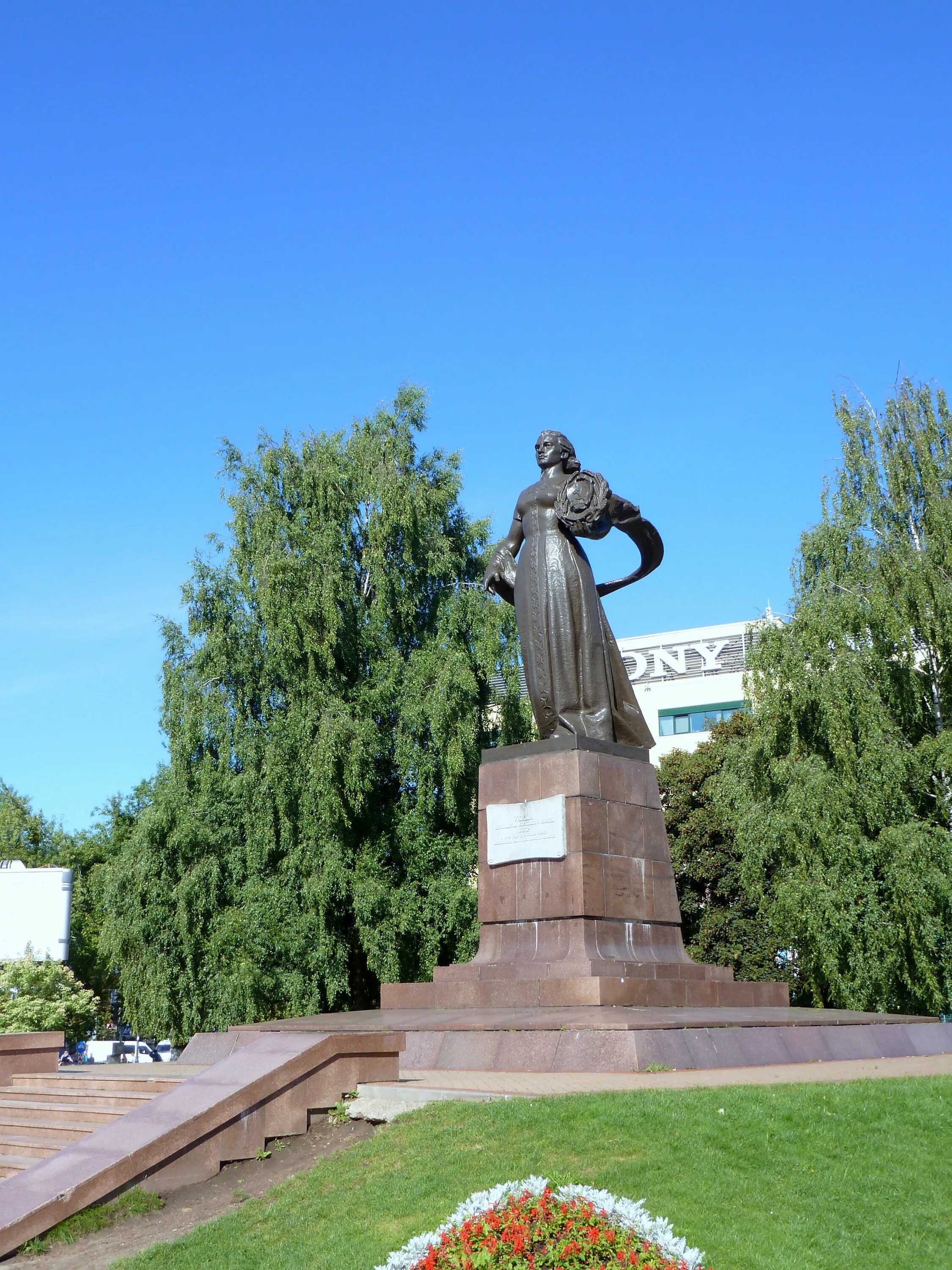 Родина мать Калининград. Монумент мать Россия в Калининграде. Памятник Родина мать в Калининграде. Калининград памятник мать. Мать руси город