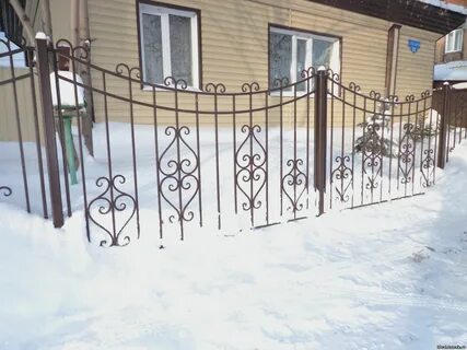 Палисадник перед домом металлические