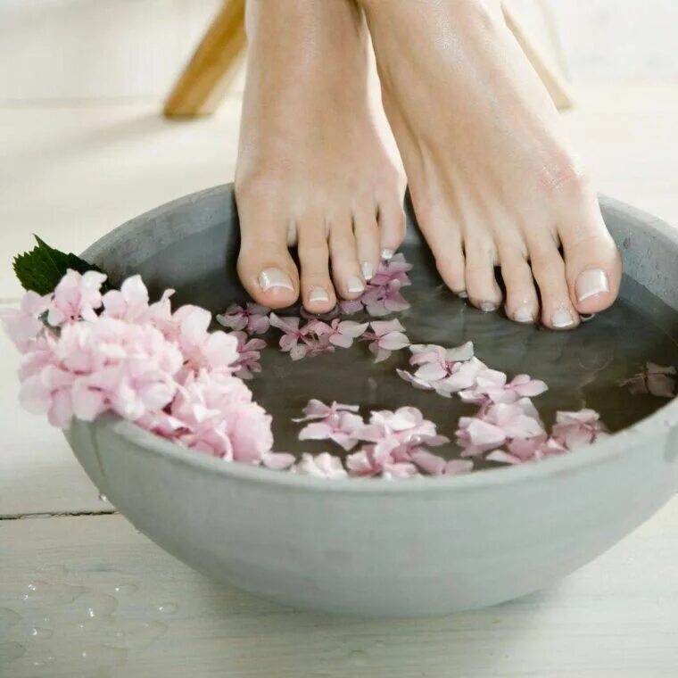 Ванночка для ног. Ванна для ног. Ножные ванночки для ног. Солевые ванны для ног. Расслабляющая ванночка для ног