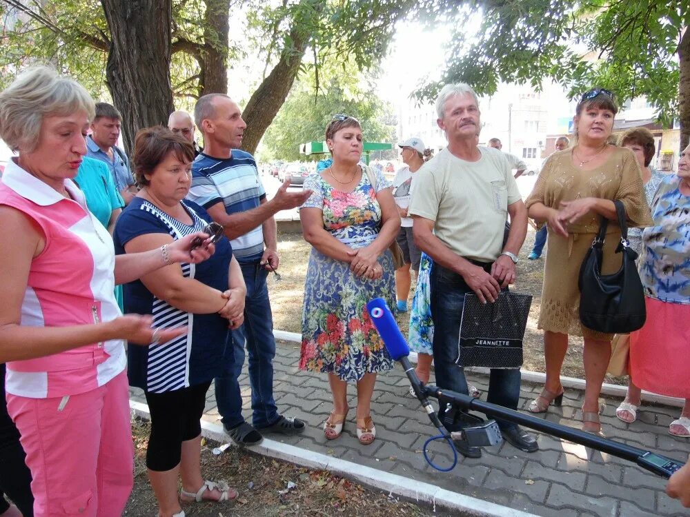 Погода в г гуково ростовская область. Гуково люди. Прокуратура Гуково работники. Погода в Гуково. Популярные люди из Гуково.