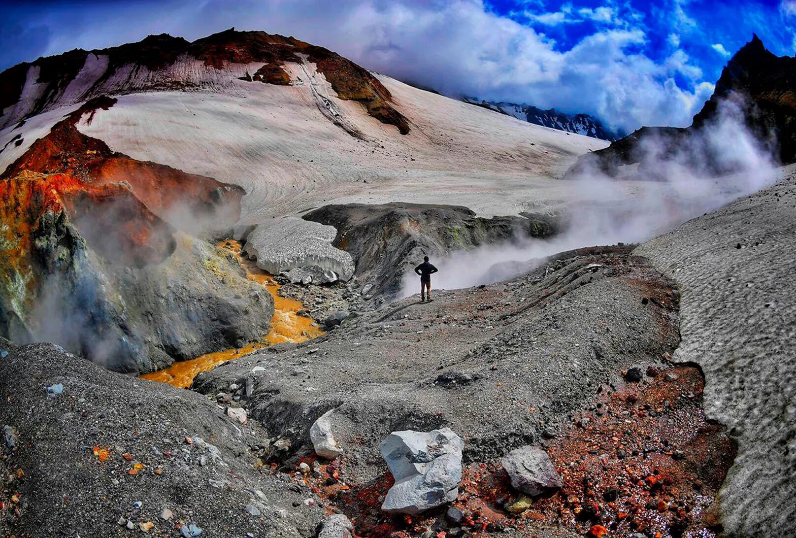 Крымский вулкан камчатки. Восхождение на вилючинский вулкан камчатка. Вулкан козельский камчатка фото. Карымская сопка вулкан. Вулкан суфриер гваделупа.