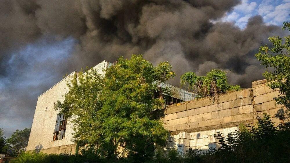 Обстановка в одессе на сегодняшний день. Одесса жк тирас ракета. Разбомбленный дом в одессе. Новости удары по одессе. Разрушенный город.