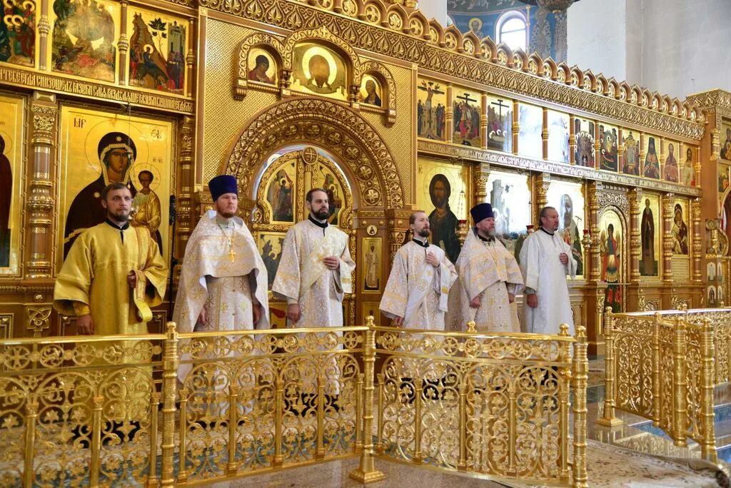 Служба в церкви брянск. Служба в брянском кафедральном соборе. Лискинский свято троицкий собор. Служба в брянском кафедральном соборе. Митрополит брянский севский александр приедет в калугу.