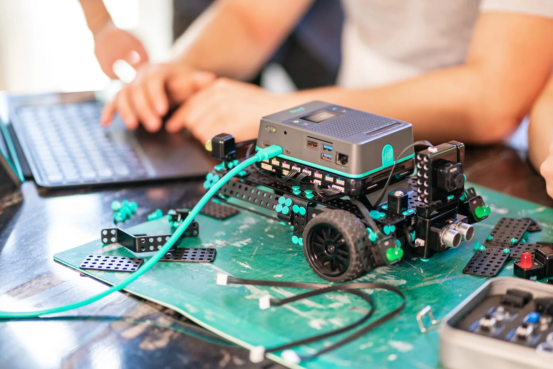 Робот raspberry pi. Робот на raspberry pi 3. robotics.