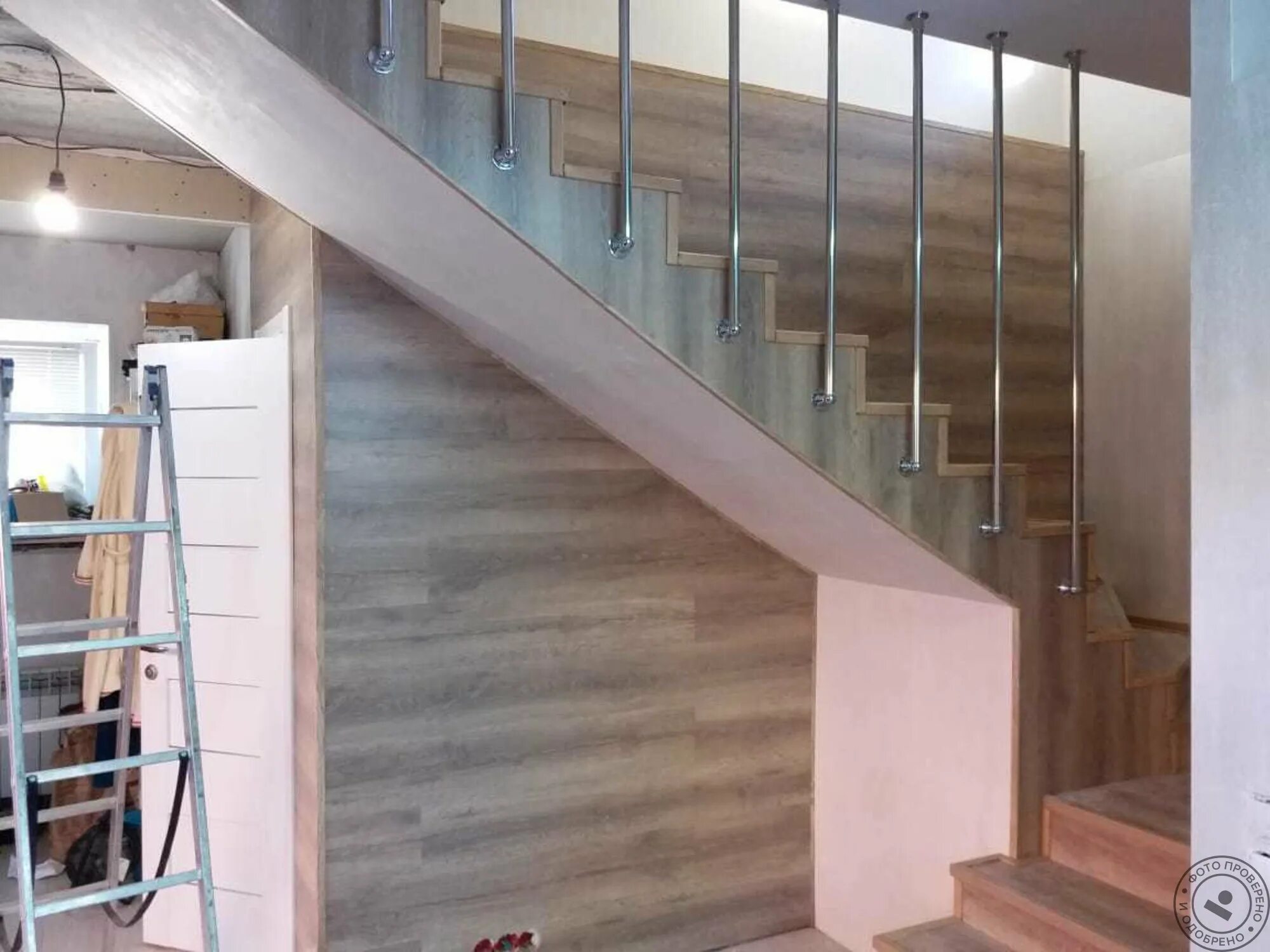Отделка стен лестниц фото Escada Decoración de unas, Decoración de pared de escalera, Paredes interiores d