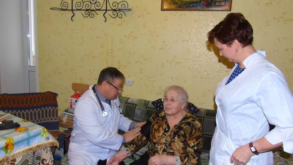 Стационар на дому в поликлинике. Стационар на дому. дневной стационар на дому. особенности организации стационара на дому. стационар на дому фото.