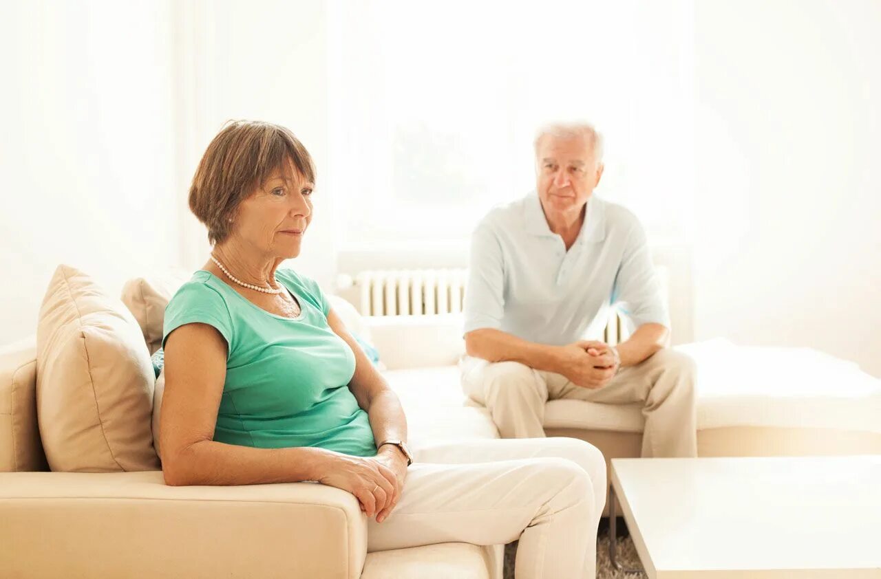 They are divorced. Жизнь после развода в 40 лет. divorced woman.