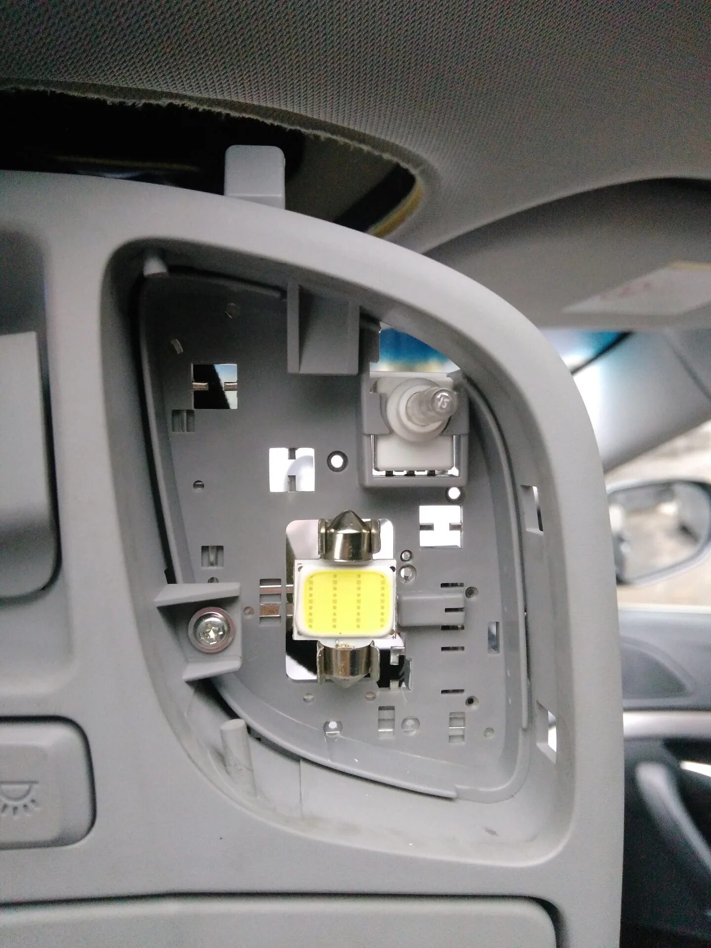Установка светодиодных плат для освещения салона - Hyundai Creta (1G), 2 л, 2020