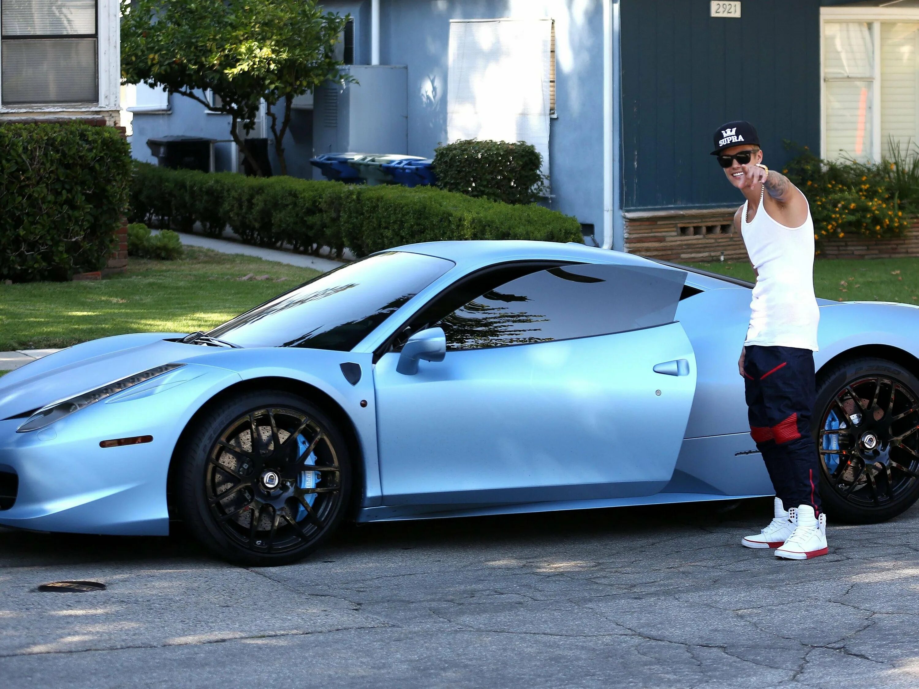 He will buy cars. Ferrari 458 Justin Bieber. Джастин Бибер машины. Ferrari 458 Italia Джастина Бибера. Джастин Бибер автопарк Джастина.