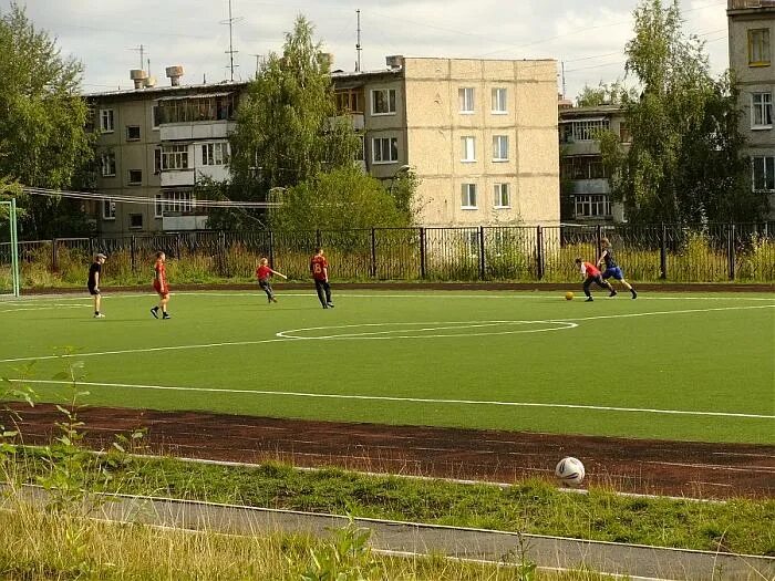 Школа номер 5 Березники стадион. Стадион 3 школа Березники. Школа 5 Березники. Стадион 9 гимназия Березники.