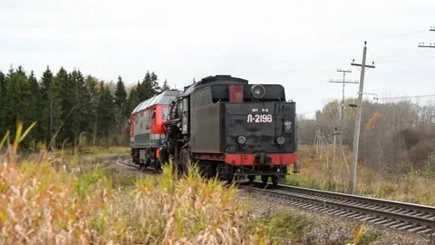 Под тепловозом