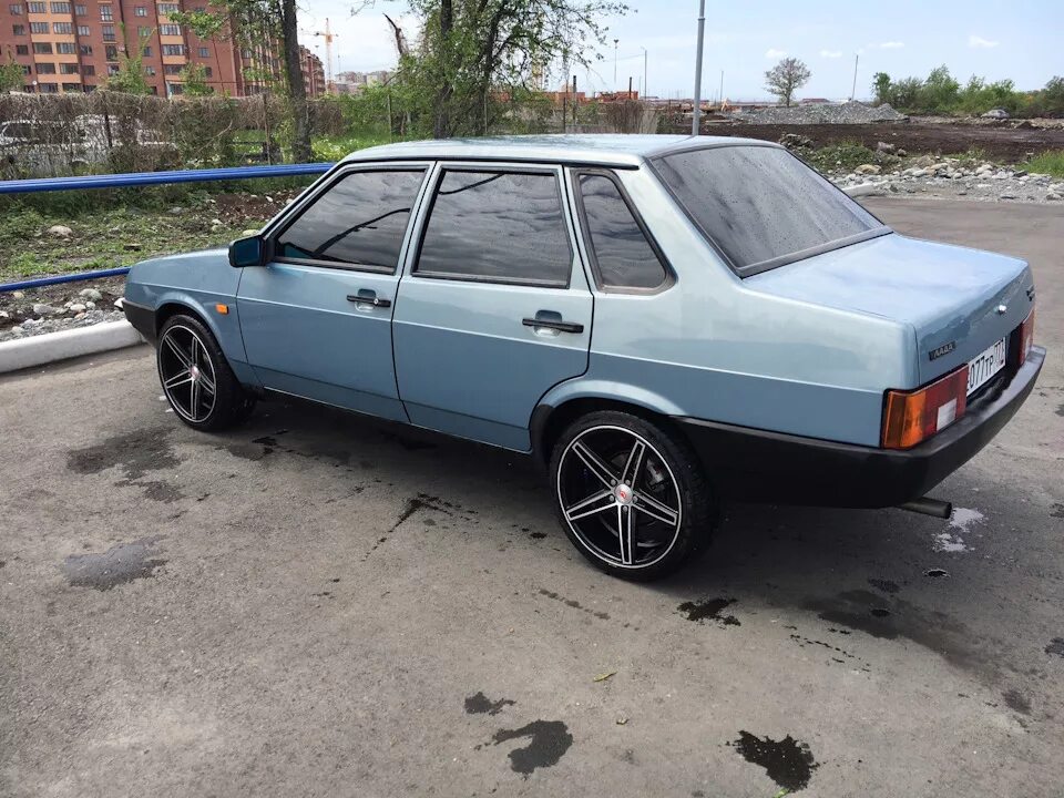 Ваз 21099 slik. Ваз 21099 r15. Литые диски на ваз 21099. Ваз 21099 р15. Ваз 21099 r15.