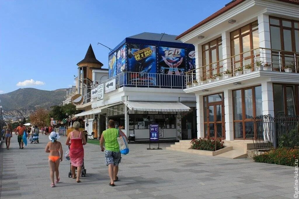 Судак пляж 2023. Судак крымское побережье. Освещение генуэзской крепости. Работа в судаке свежие. Работа в судаке свежие.