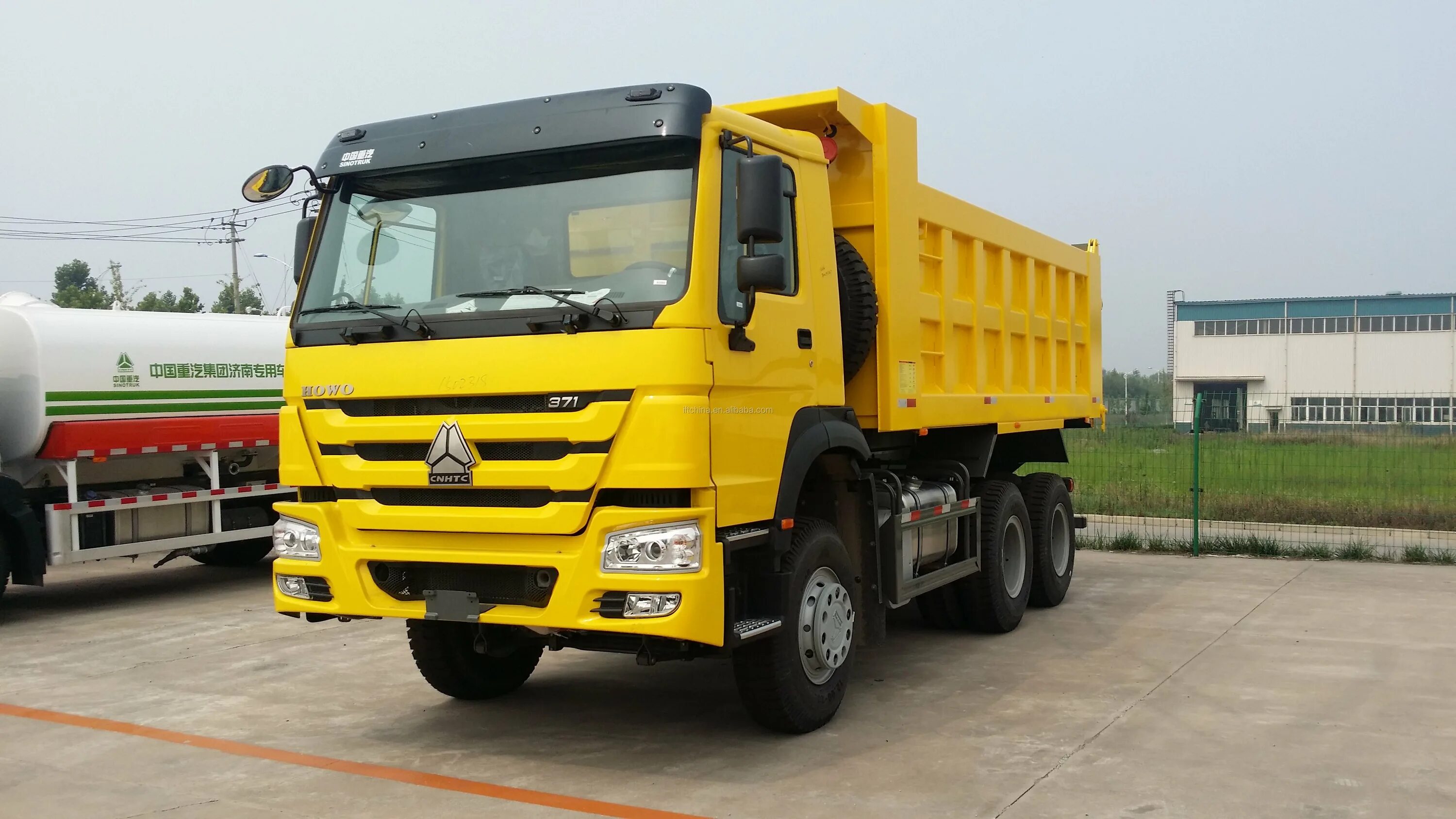 Китаец хово. Howo 371 самосвал. Sinotruk howo. Китаец хово. Howo самосвал 40 тонн.