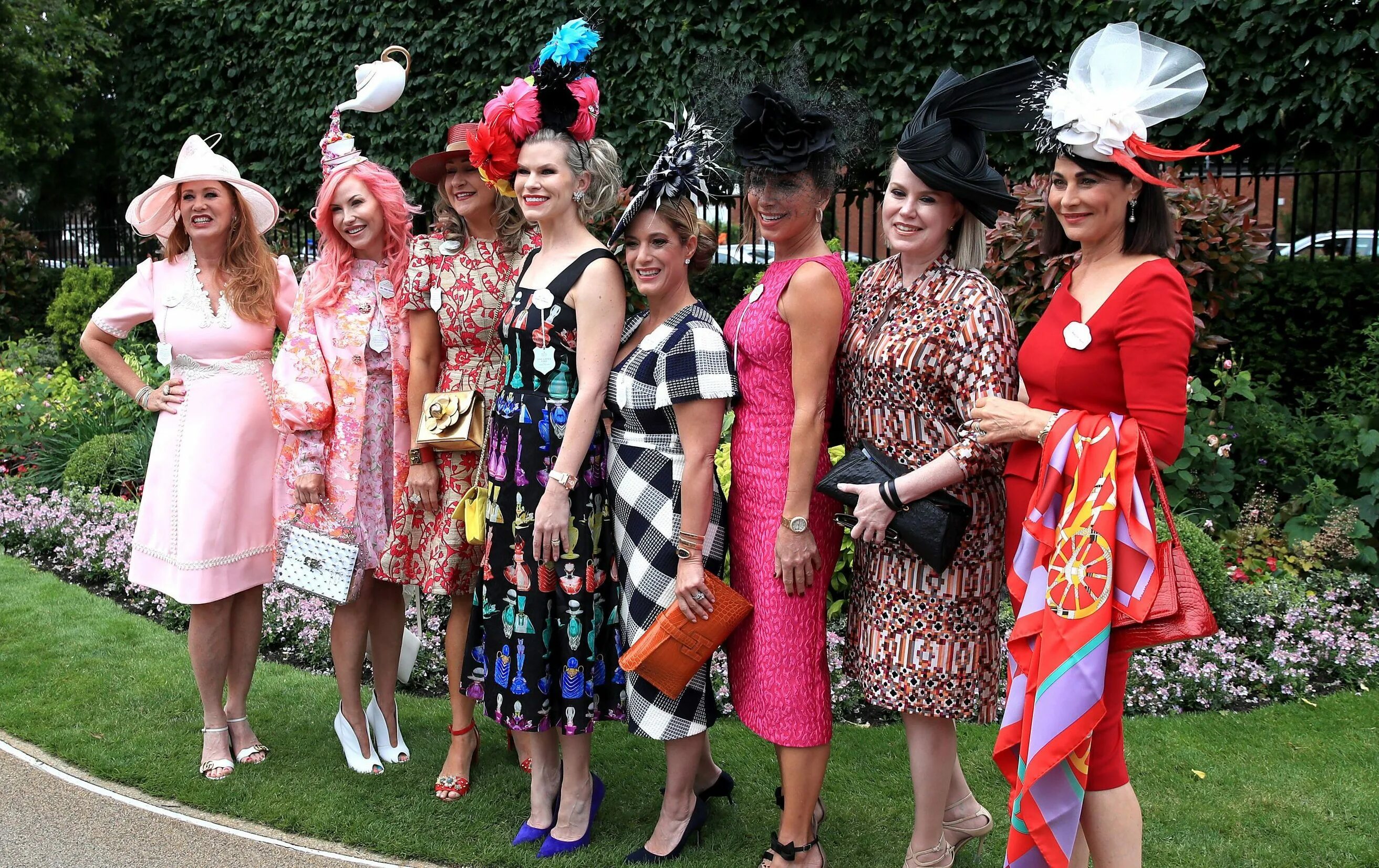 Royal Ascot Ladies. Royal Ascot Ladies Day. Дамские Наряды в Аскоте. С праздником женщины. Самый ближайший женский праздник