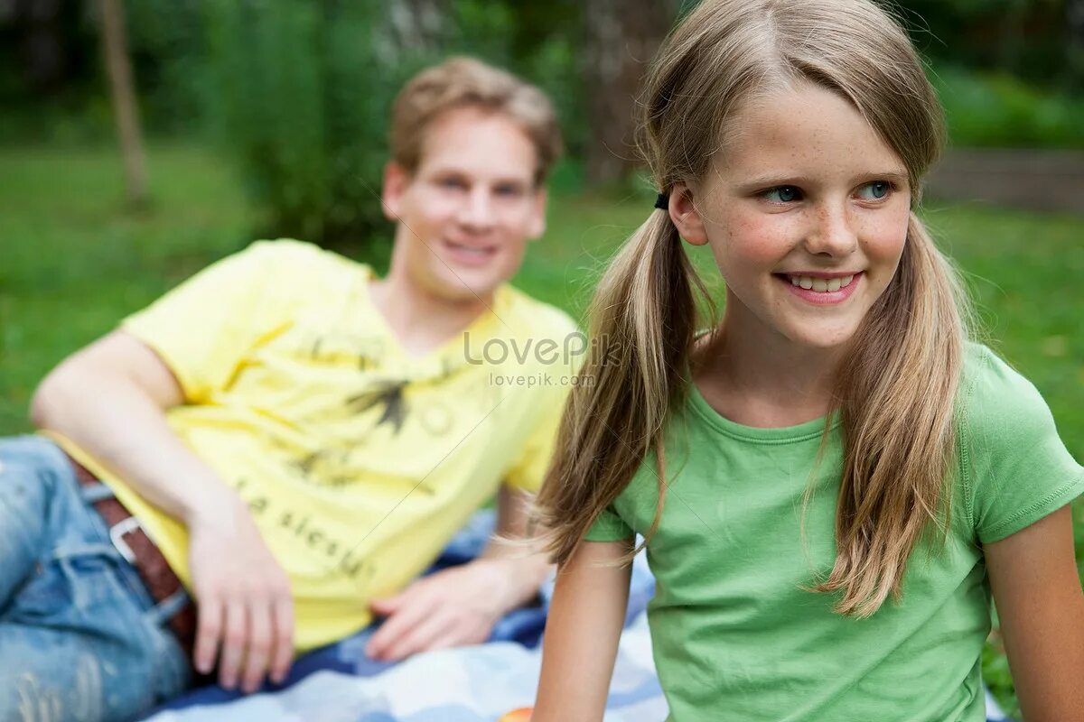 Girl with brother. Elle with brother. Brother picture jpg. A girl with her brother. She and her older brother