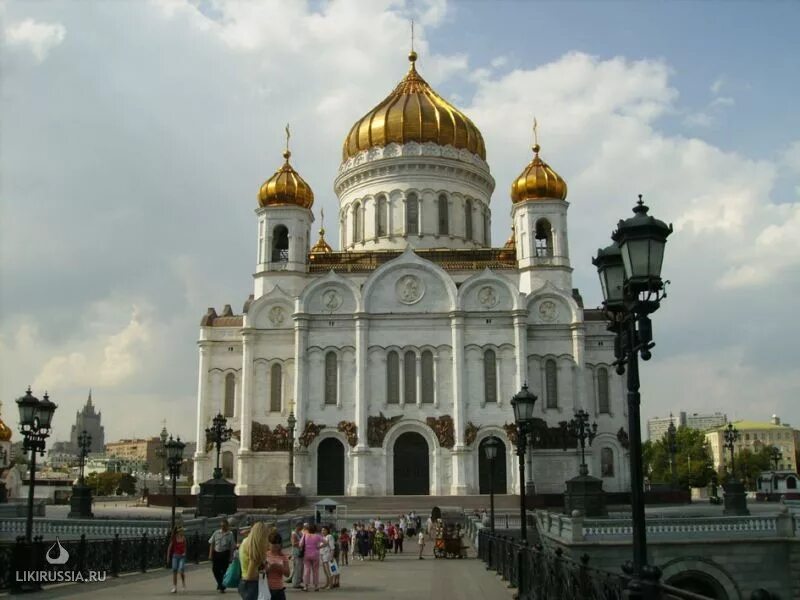 В каком городе находится храм христа. Храм Христа Спасителя. Разрушенный храм Христа Спасителя. Взорванный храм Христа Спасителя в Москве. Храм Христа Спасителя 1931.