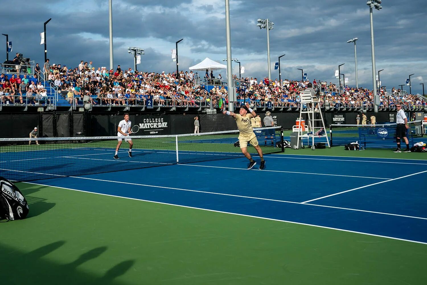 College tennis. Теннисные турниры в Испании. Теннисные турниры большой Москва. Акапулько теннисный корт. Челябинск Динамо теннис.