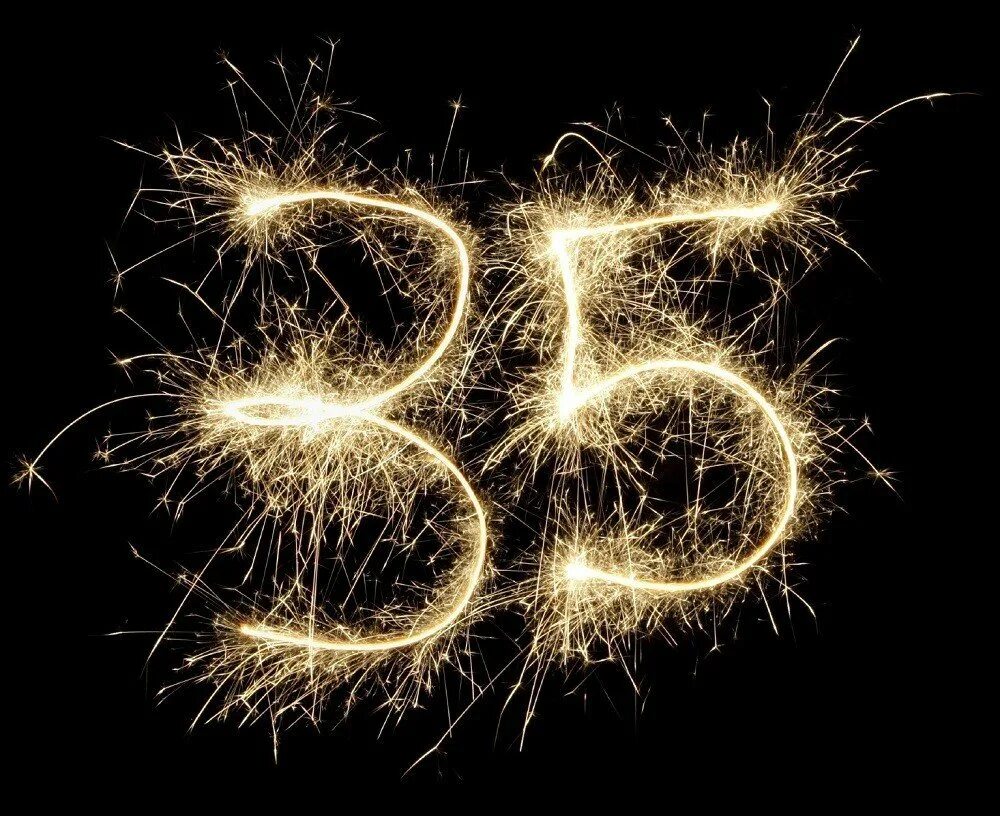 37 лет прикольные. С юбилеем 35. 35 лет день рождения. с юбилеем 35 лет мужчине. 35 цифра красивая.
