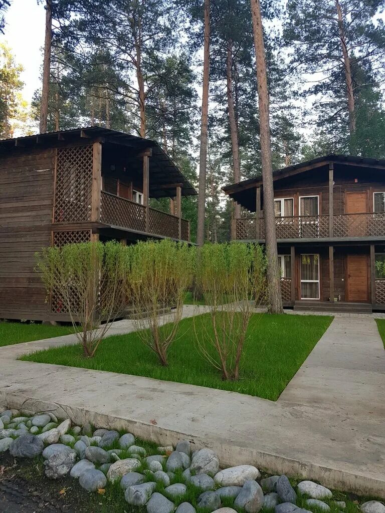 Поселок висим урал. База сибиряки горный алтай. Горный алтай базы отдыха сибиряки. Эко деревни на алтае. База отдыха аскат 2 горный.